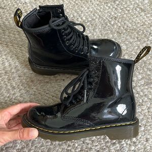 Doc Martens JUNIOR 1460 PATENT LEATHER LACE UP BOOTS